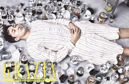 Foto Bareng di Majalah, So Ji Sub Ganteng-Ganteng Suka Koleksi Minion