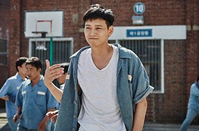 'A Violent Prosecutor' Kang Dong Won Masuk 5 Besar Box Office Hari Pertama Rilis di Korea