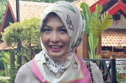 Arzeti Bilbina Nilai Pakai Hijab Tak Harus Bersertifikat Halal