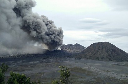 Serbuan Abu Bromo Sebabkan Puluhan Desa Mati Lampu