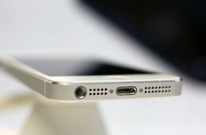 Ngecas iPhone Semalaman, Seorang Pria di Inggris Tewas