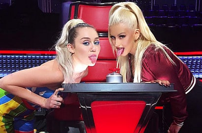 Christina Aguilera Ikut-Ikutan Miley Cyrus Jilat Tombol 'The Voice'