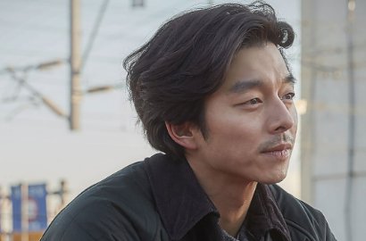 Gong Yoo Tampil Sendu di Foto Teaser Film 'A Man and a Woman'