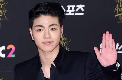Kelihatan Super Jutek Saat Fanmeet, Junhoe iKON Dikritik Nggak Profesional