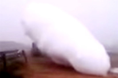 Aneh, Gumpalan Awan Terekam Kamera Jatuh dari Langit di Maroko