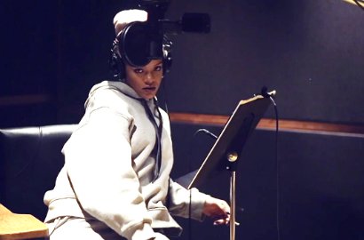 Rihanna Ngerokok dan Minum Alkohol di Video BTS Single 'Work'