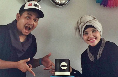 Cuek dengan Kasus Gigih, Indra Bekti Pilih Pamer Kemesraan dengan Istri
