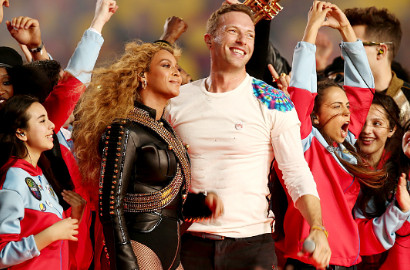 Kolaborasi di Super Bowl, Chris Martin Coldplay Curhat Beyonce Sebut Lagunya Jelek
