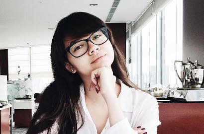 Pose Cantik Bagai Model di Depan Istana, Yuki Kato Banjir Pujian Netter