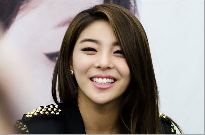 Ultah Debut ke-4, Ailee Pamer Hadiah-Hadiah Mewah dari Fans