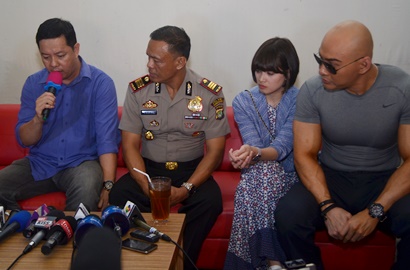 Pajang Foto Hater yang Ejek Chika 'PSK', Deddy Corbuzier Malah Dikritik Netter