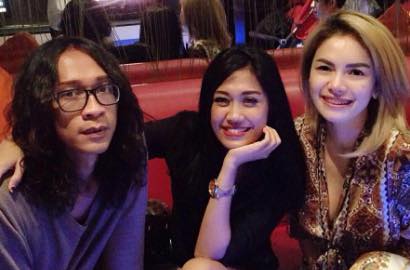 Nikita Mirzani Goyang Dada Saat Karaoke, Ini Reaksi Netter