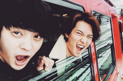 Liburan di Swiss, Brewok Tipis Jung Joon Young-Jong Hyun CN Blue Bikin Fans Meleleh