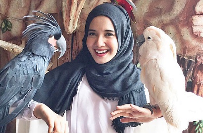 Zaskia Sungkar Panik Karena Pesawatnya Tak Bisa Mendarat Akibat Badai