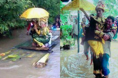 Bakal Menikah, Pasangan Ini Rela Menerjang Banjir Sedalam 3 Meter