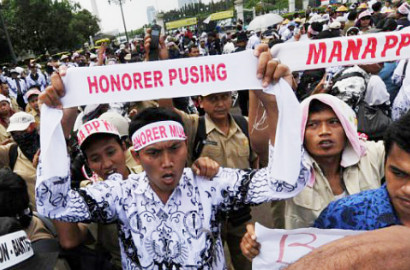 Guru Honorer Demo Menuntut Jadi PNS, Ini Syarat Mendikbud