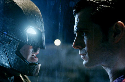 'Batman v Superman: Dawn of Justice' Rilis Foto Hancurnya Gedung Milik Batman