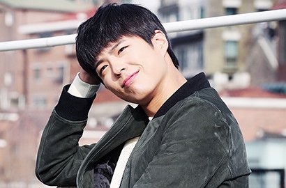 Manisnya Park Bo Gum Beri Obat Tetes Mata ke Pacar di Iklan Baru