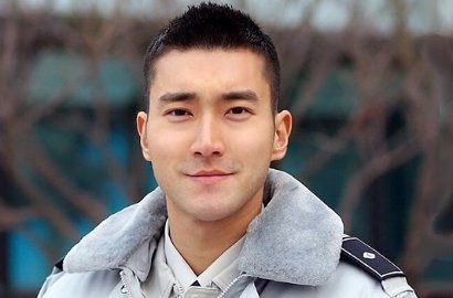 Jadi Maskot Polisi, Intip Video Keren Siwon Antar Penumpang di Stasiun