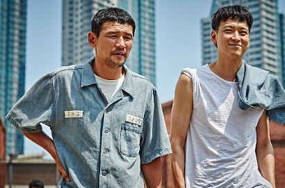 Adu Akting di 'A Violent Prosecutor', Hwang Jung Min Puji Kang Dong Won