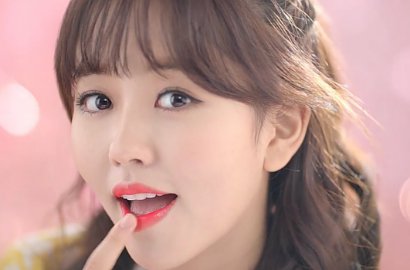 Lee Dong Hwi 'Reply 1988' Meleleh Digoda Bibir Seksi Kim So Hyun di Iklan Baru