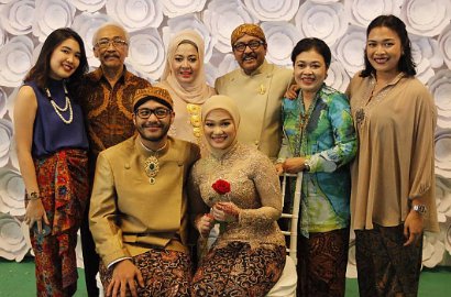 Serba Tradisional, Intip Foto-Foto Pertunangan Putri Rano Karno