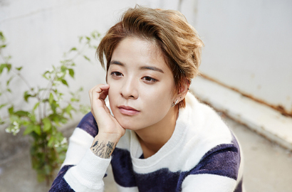 Pangkas Habis Rambut dan Gak Takut Kotor, Amber f(x) Makin Manly
