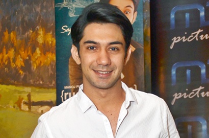 Kembali Perankan 'Rudy Habibie', Reza Rahadian Akui Masih Perlu Mendalami Karakter