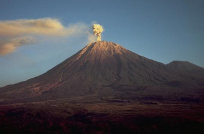 Semburkan Awan Panas, Status Gunung Semeru Waspada