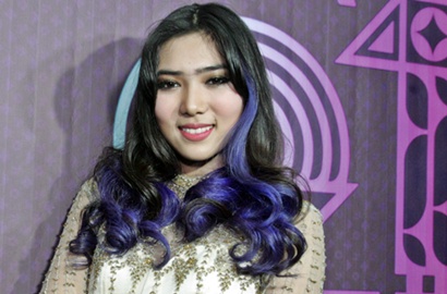 Curhat di Instagram, Ini Video Unyu Isyana Sarasvati Jatuh di Konser Kahitna