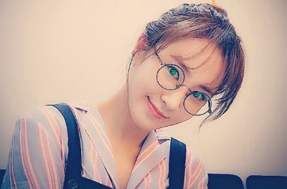 Biasa Pose Seksi, Intip Video Unyu Yuri SNSD Nggak Pede Saat Foto Wisuda