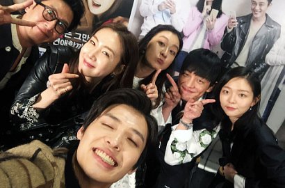 Begini Tatapan Yoo Ah In Sebelum Cium Lee Mi Yeon di 'Happy Facebook'