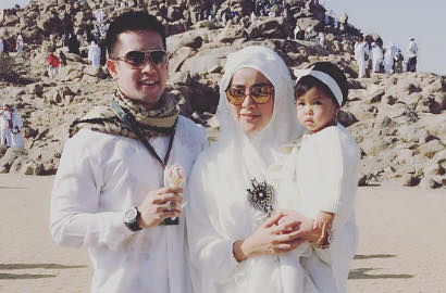 Bahagianya Olla Ramlan Rayakan Ulang Tahun Ke-36 di Mekah