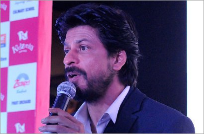 Setelah 28 Tahun, Shahrukh Khan Akhirnya Terima Gelar Sarjana