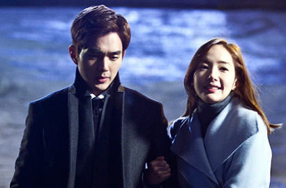 Ciuman Yoo Seung Ho dan Park Min Young di 'Remember' Ternyata Tak Ada di Naskah