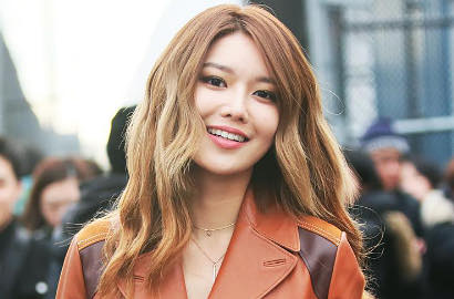 Sooyoung Pose Cantik Bareng Ciara dan Chloe Moretz di New York Fashion Week