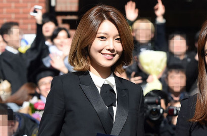 Nangis Saat Wisuda, Sooyoung SNSD Curhat Susahnya Selesaikan Kuliah Bareng Yuri