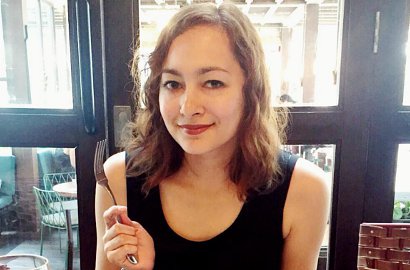 Dewi Rezer Sempat Galau di Instagram, Isyarat Rumah Tangga Bermasalah?