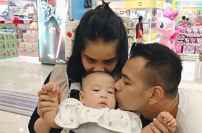 Ayu Ting Ting Muncul di Foto Ultah Raffi Ahmad-Nagita, Netter Langsung Ribut