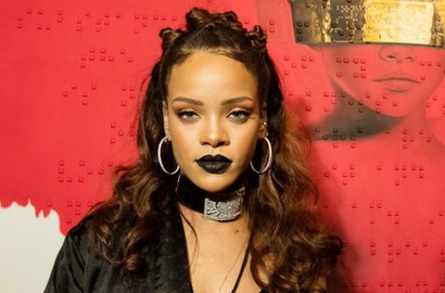 Rihanna Tunda Tur Konser Album Baru 'Anti'