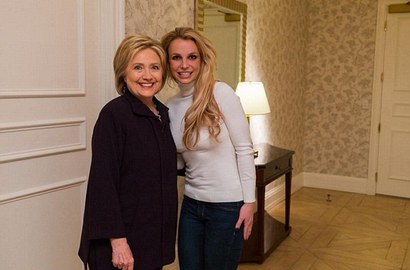 Heboh Britney Spears Hapus Foto Bersama Hillary Clinton