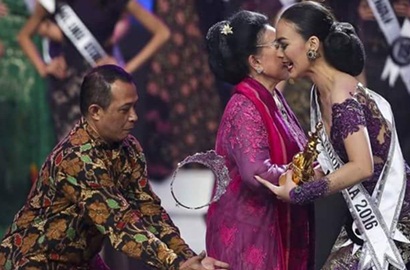 Beredar Foto Mahkota Puteri Indonesia Hampir Jatuh, Netter: Untung Ada Bapak Itu