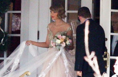 Beredar Foto Pakai Gaun Pengantin, Taylor Swift Menikah Diam-Diam?