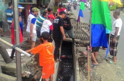 Tragis, Pedagang Es Tewas Tersengat Listrik Saat Tebang Pohon untuk HUT Tangerang