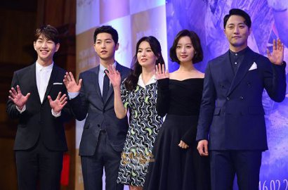 Pakai Setelan Jas, Song Joong Ki cs Kece di Jumpa Pers 'Descendants of the Sun'