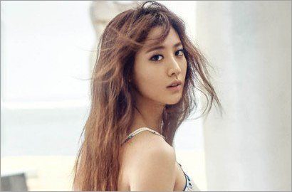 Claudia Kim 'Avengers 2' Seksi dan Anggun Jalani Pemotretan di Bali