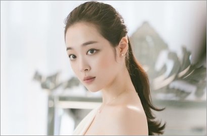 Sulli Eks f(x) Jadi Model Iklan Perhiasan, Netter Mau Tak Mau Akui Cantik