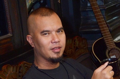 Kritik Hutang Negara, Ahmad Dhani Siap Gampar Artis Pendukung Jokowi