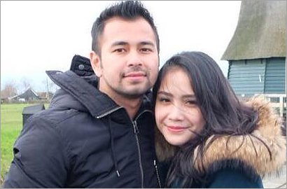 Foto Keluarga Ala Warga Belanda, Ibunda Raffi Ahmad Dikritik Lepas Hijab