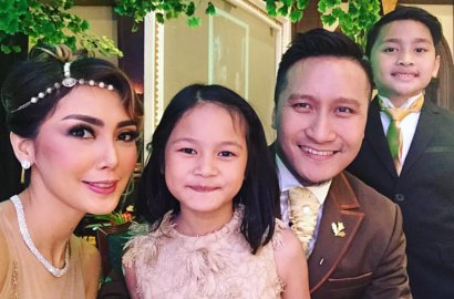 Tak Cukup Dua, Pasangan Fenita dan Arie Untung Akan Dikaruniai Anak Ketiga